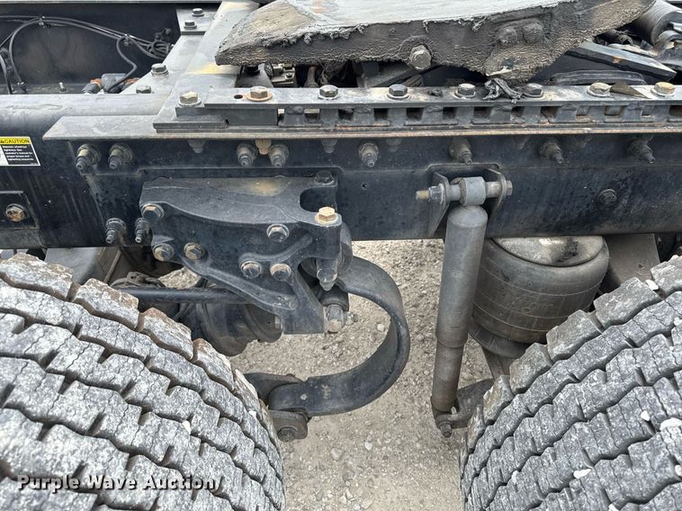 image for item EM2167 2017 Kenworth T880 semi truck