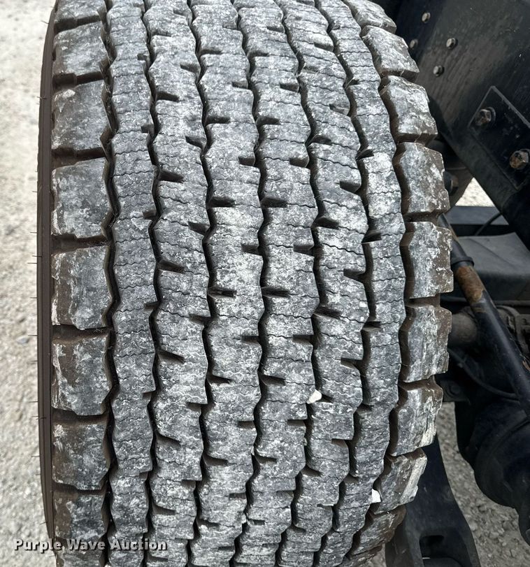 image for item EM2167 2017 Kenworth T880 semi truck