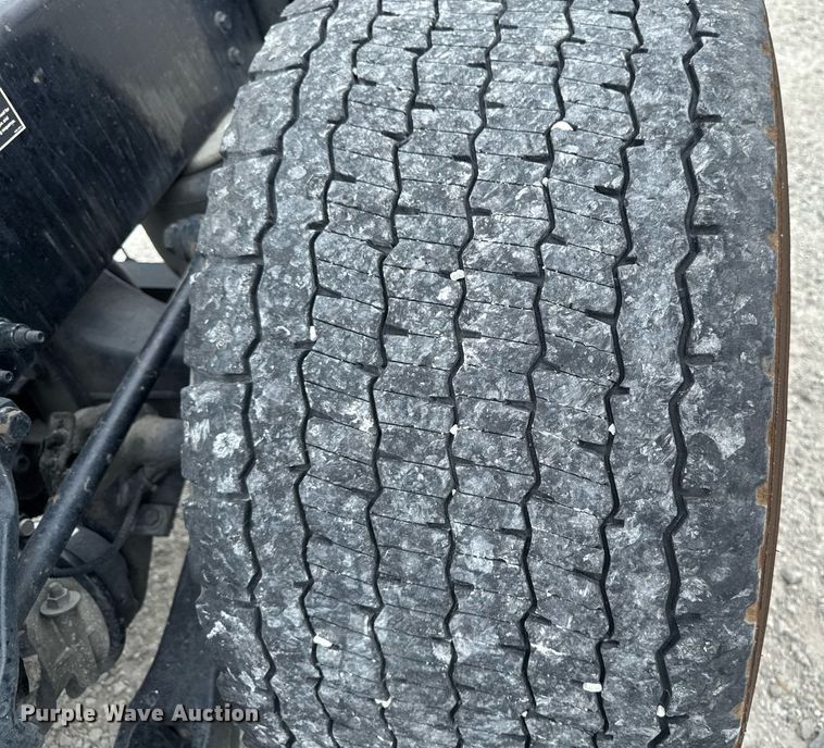 image for item EM2167 2017 Kenworth T880 semi truck