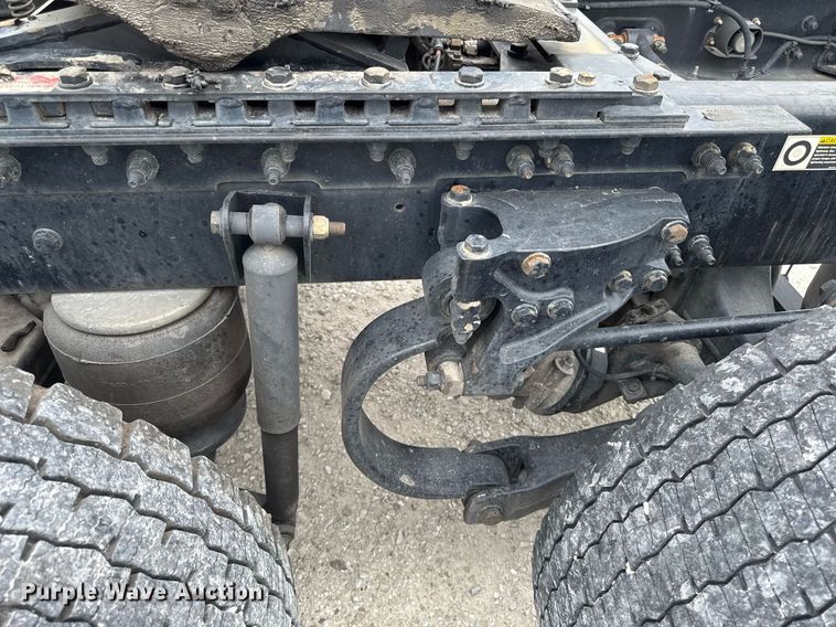 image for item EM2167 2017 Kenworth T880 semi truck