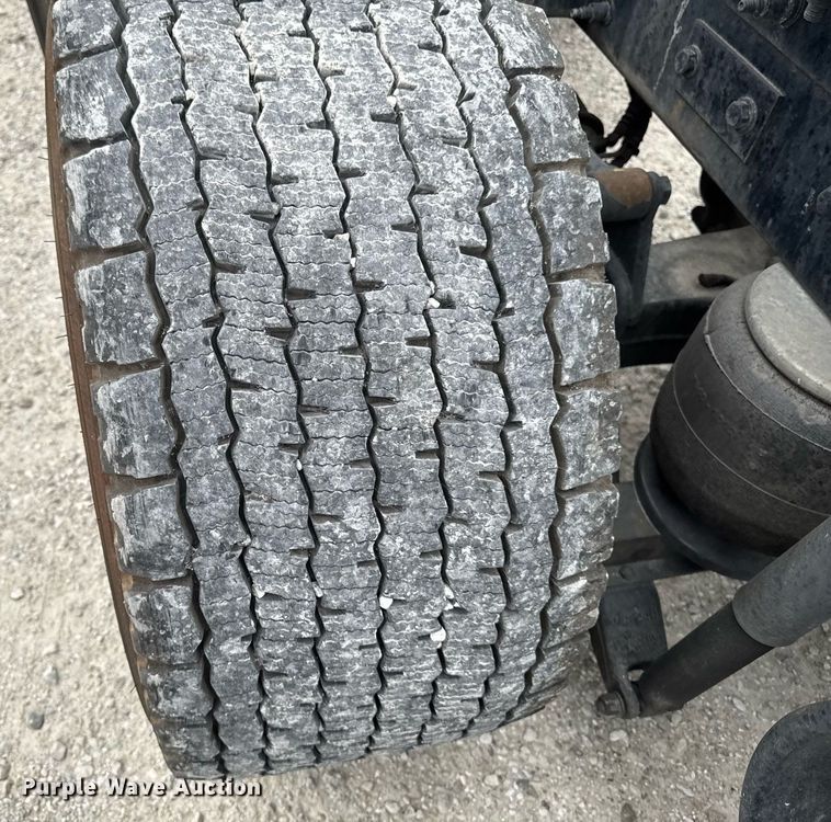 image for item EM2167 2017 Kenworth T880 semi truck