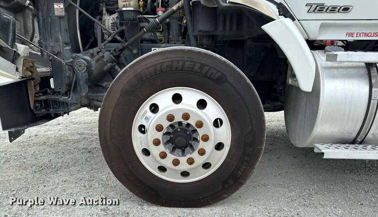 image for item EM2167 2017 Kenworth T880 semi truck