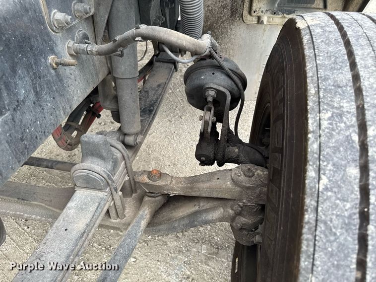 image for item EM2167 2017 Kenworth T880 semi truck