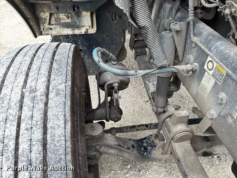 image for item EM2167 2017 Kenworth T880 semi truck