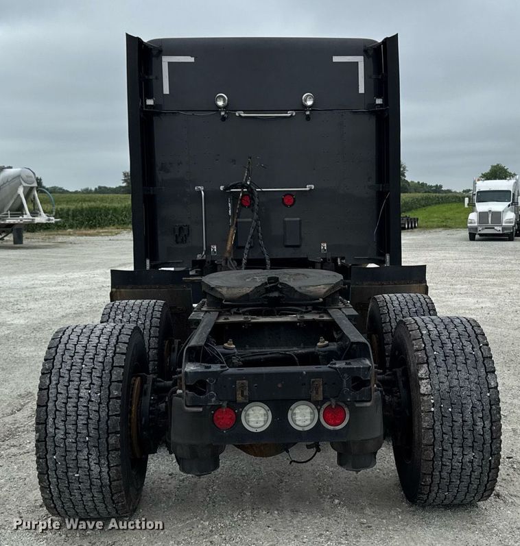 image for item EM2168 2017 Kenworth T880 semi truck