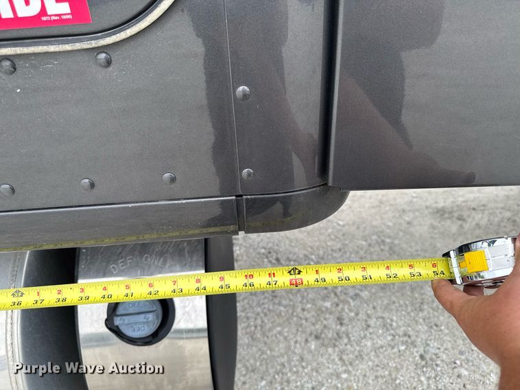 image for item EM2168 2017 Kenworth T880 semi truck