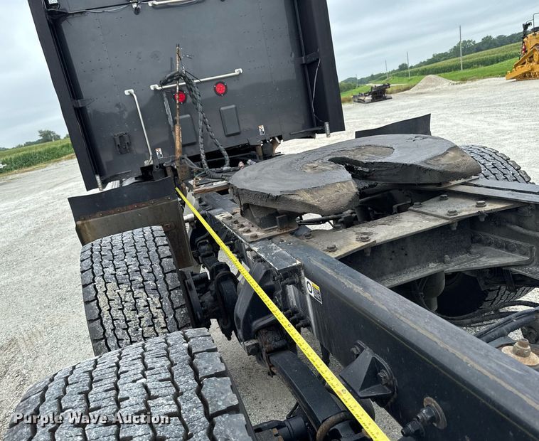 image for item EM2168 2017 Kenworth T880 semi truck