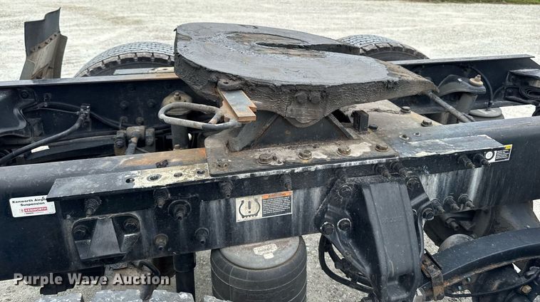 image for item EM2168 2017 Kenworth T880 semi truck