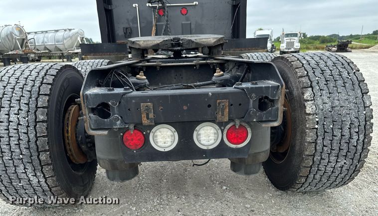 image for item EM2168 2017 Kenworth T880 semi truck