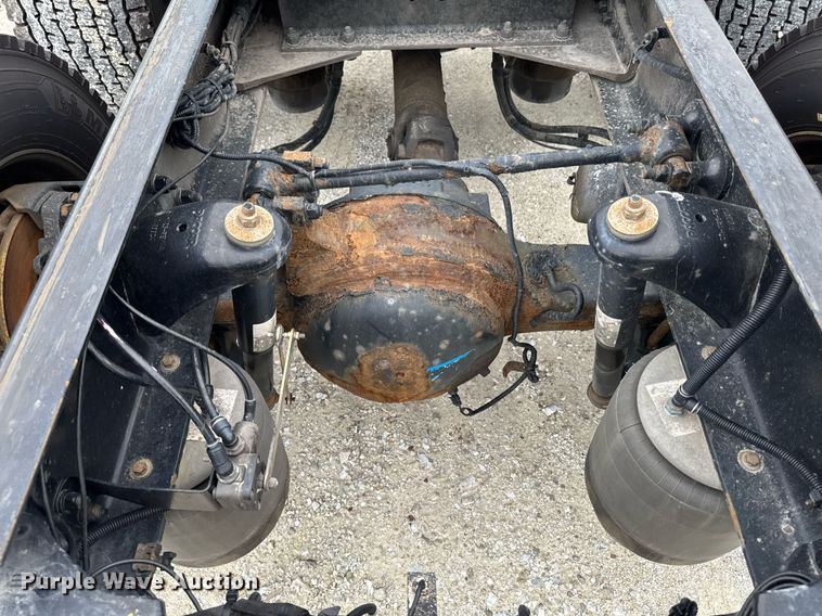 image for item EM2168 2017 Kenworth T880 semi truck