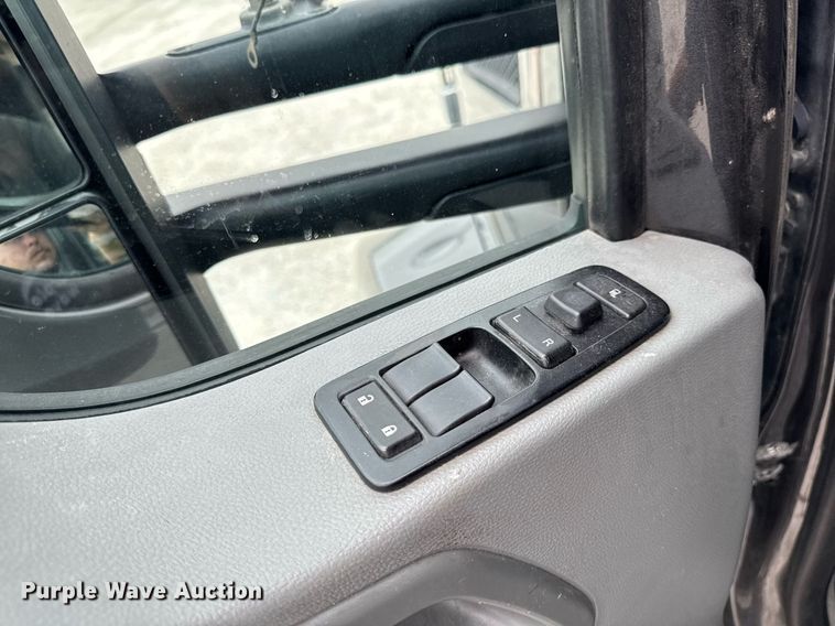 image for item EM2168 2017 Kenworth T880 semi truck