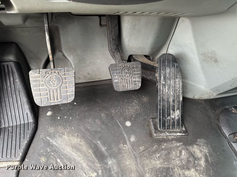 image for item EM2168 2017 Kenworth T880 semi truck