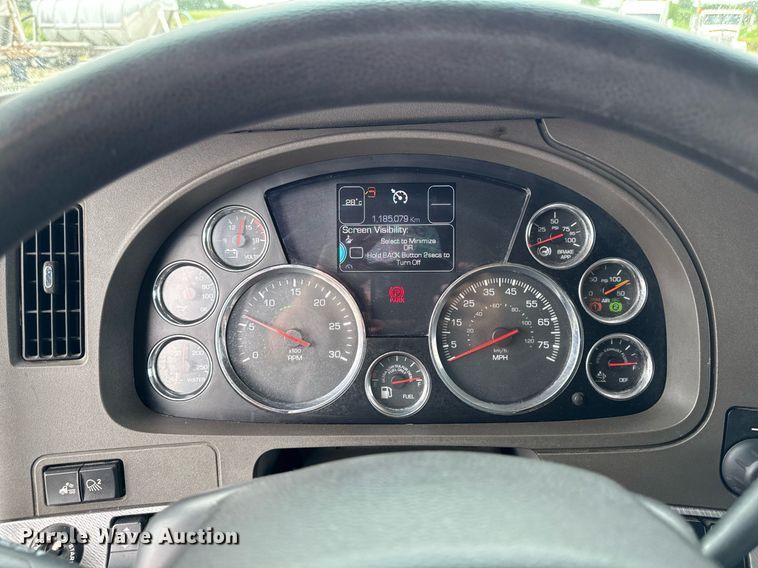 image for item EM2168 2017 Kenworth T880 semi truck