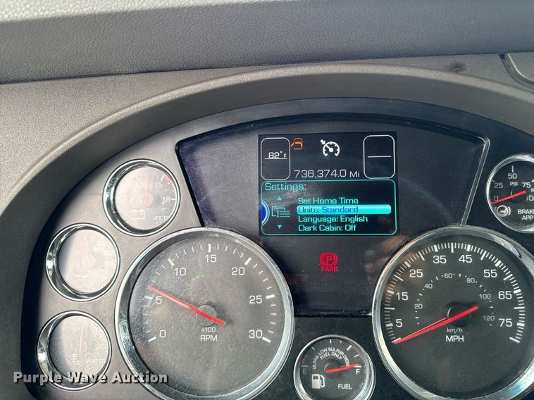 image for item EM2168 2017 Kenworth T880 semi truck