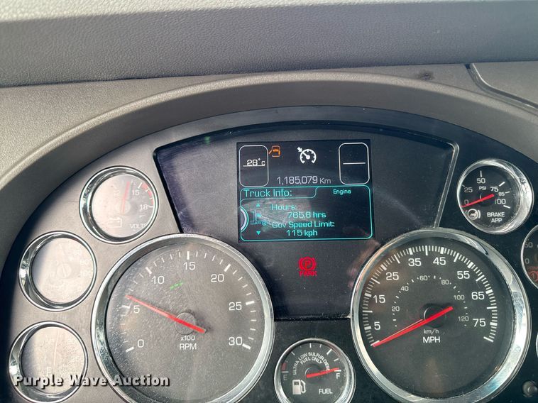 image for item EM2168 2017 Kenworth T880 semi truck