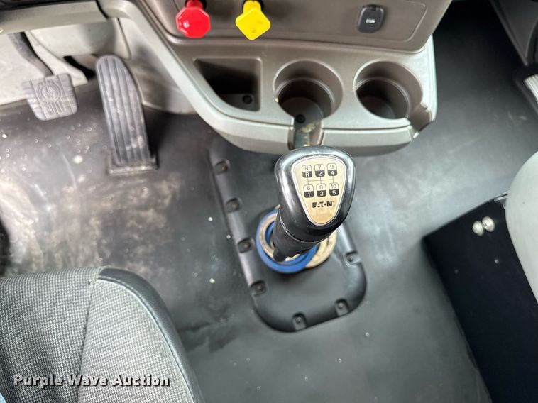 image for item EM2168 2017 Kenworth T880 semi truck