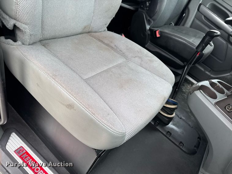 image for item EM2168 2017 Kenworth T880 semi truck