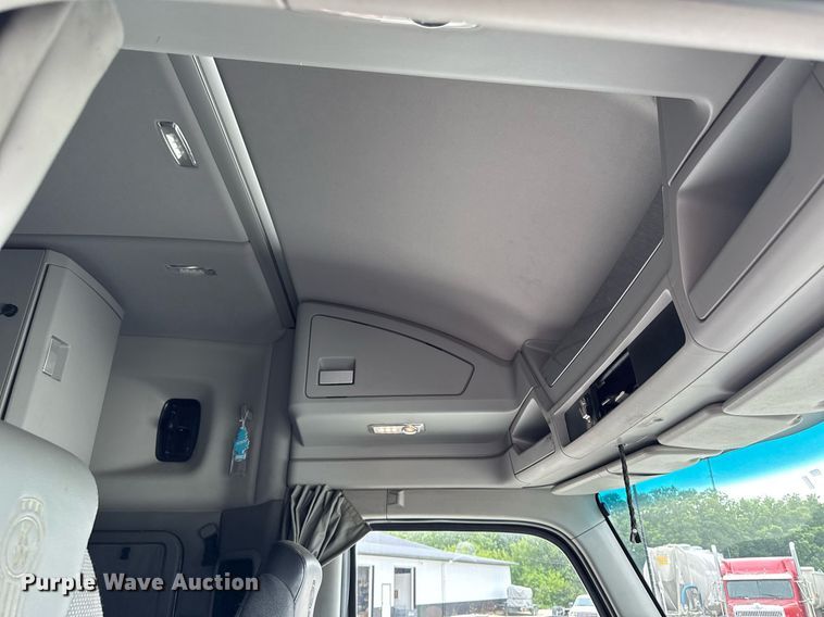 image for item EM2168 2017 Kenworth T880 semi truck