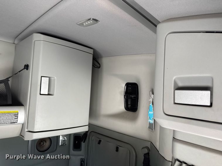 image for item EM2168 2017 Kenworth T880 semi truck