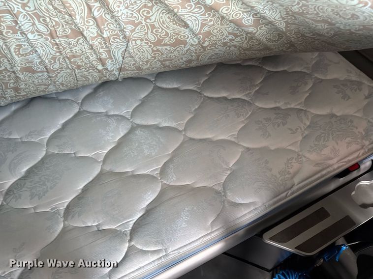 image for item EM2168 2017 Kenworth T880 semi truck