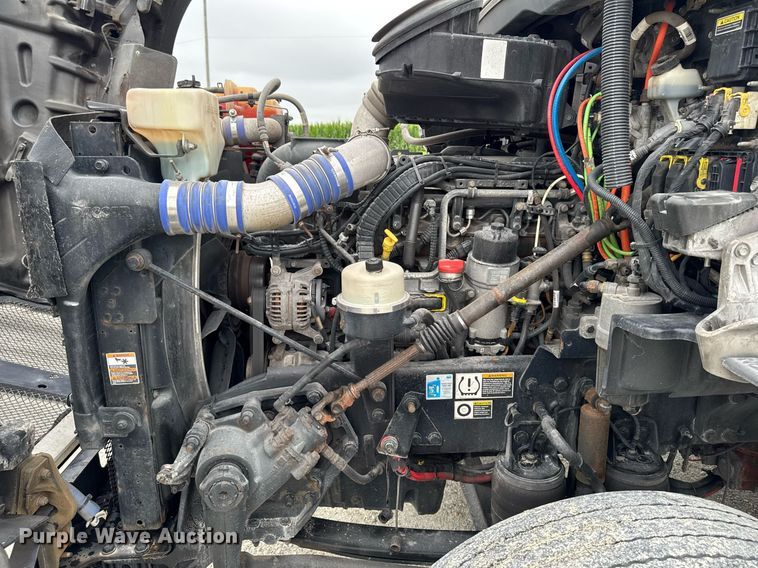 image for item EM2168 2017 Kenworth T880 semi truck