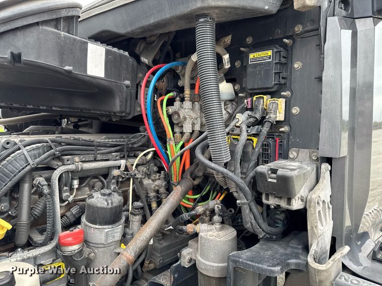 image for item EM2168 2017 Kenworth T880 semi truck