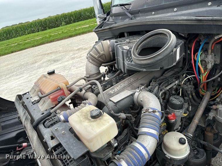 image for item EM2168 2017 Kenworth T880 semi truck