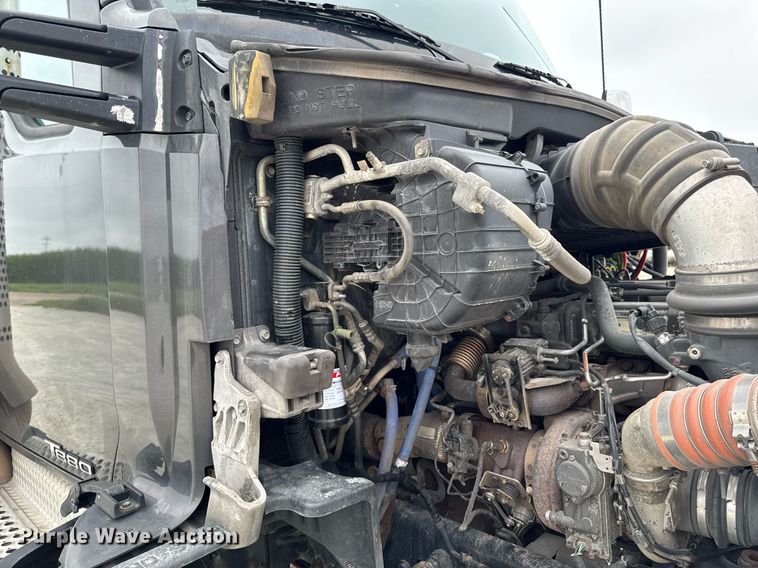 image for item EM2168 2017 Kenworth T880 semi truck