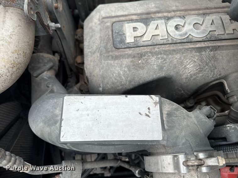 image for item EM2168 2017 Kenworth T880 semi truck