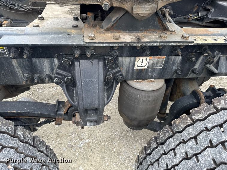 image for item EM2168 2017 Kenworth T880 semi truck