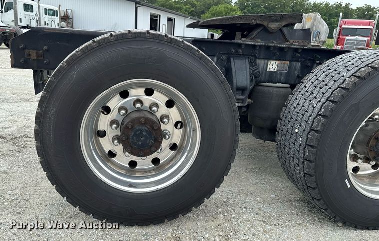 image for item EM2168 2017 Kenworth T880 semi truck