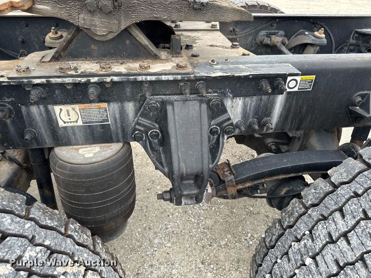 image for item EM2168 2017 Kenworth T880 semi truck