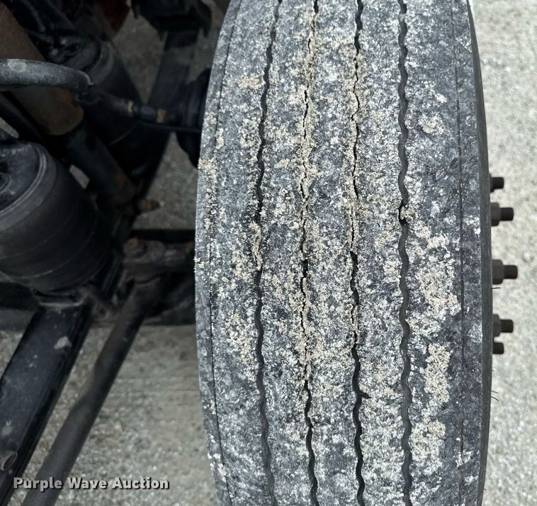 image for item EM2168 2017 Kenworth T880 semi truck