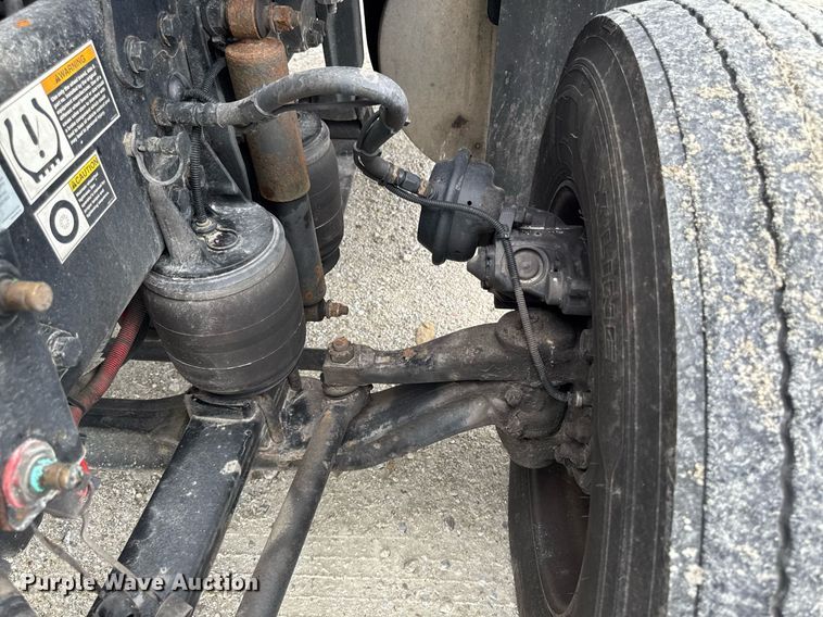 image for item EM2168 2017 Kenworth T880 semi truck