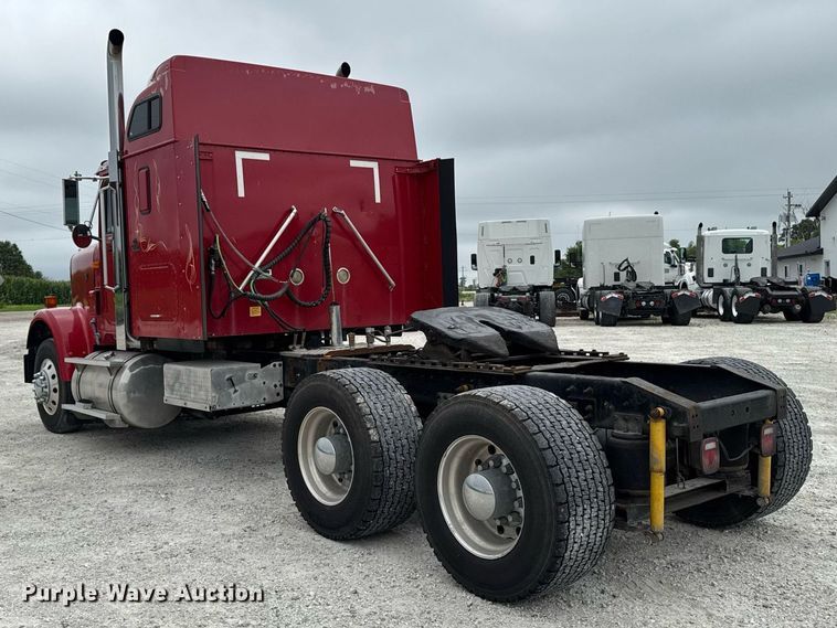 image for item EM2169 1999 International 9300 semi truck