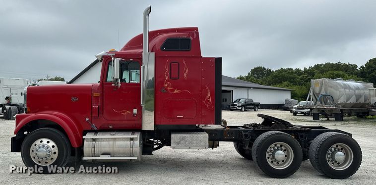 image for item EM2169 1999 International 9300 semi truck