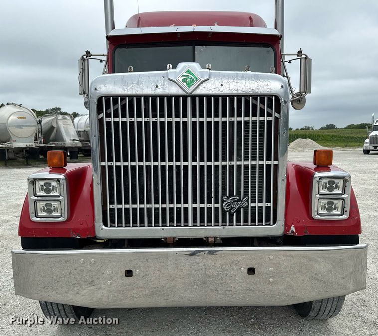image for item EM2169 1999 International 9300 semi truck