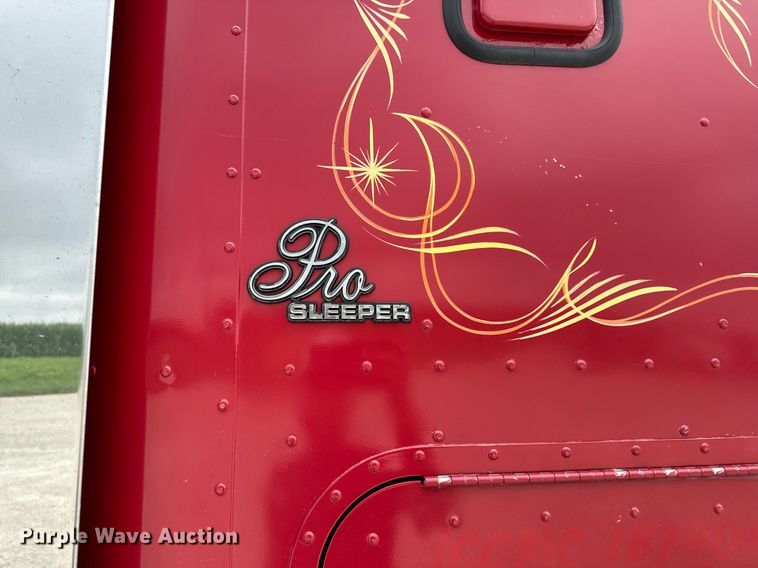 image for item EM2169 1999 International 9300 semi truck