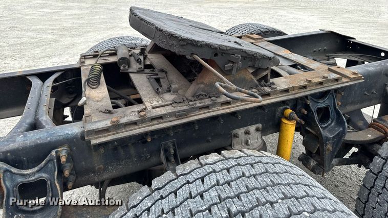 image for item EM2169 1999 International 9300 semi truck