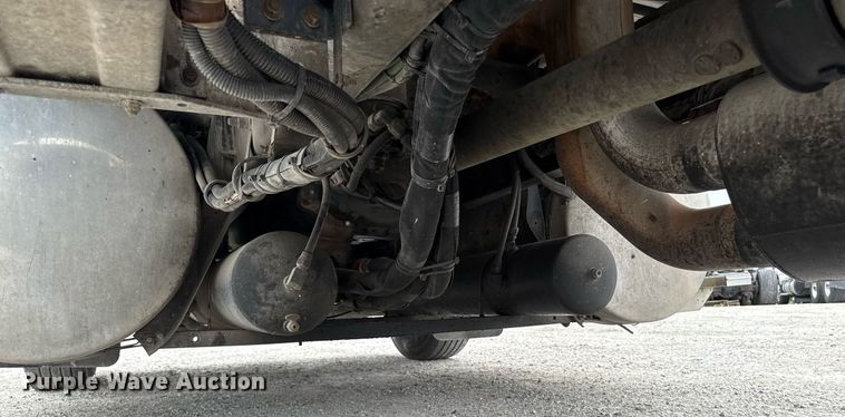 image for item EM2169 1999 International 9300 semi truck