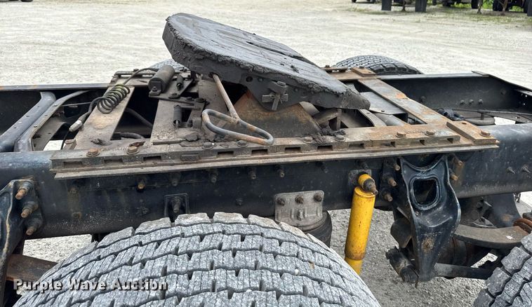 image for item EM2169 1999 International 9300 semi truck