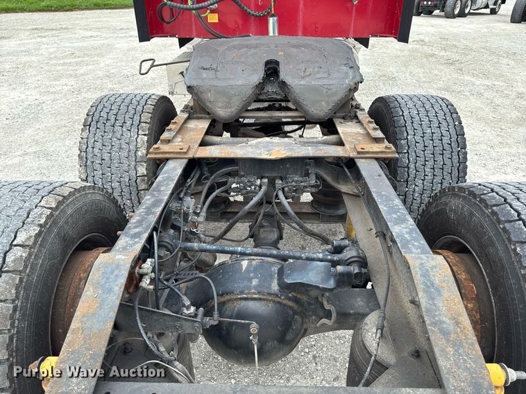 image for item EM2169 1999 International 9300 semi truck