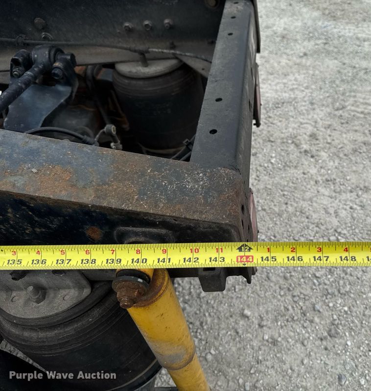 image for item EM2169 1999 International 9300 semi truck