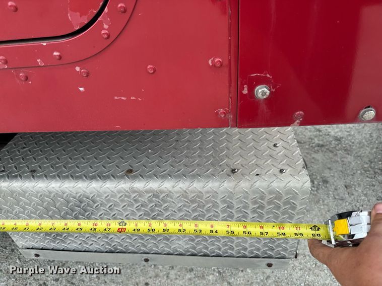 image for item EM2169 1999 International 9300 semi truck