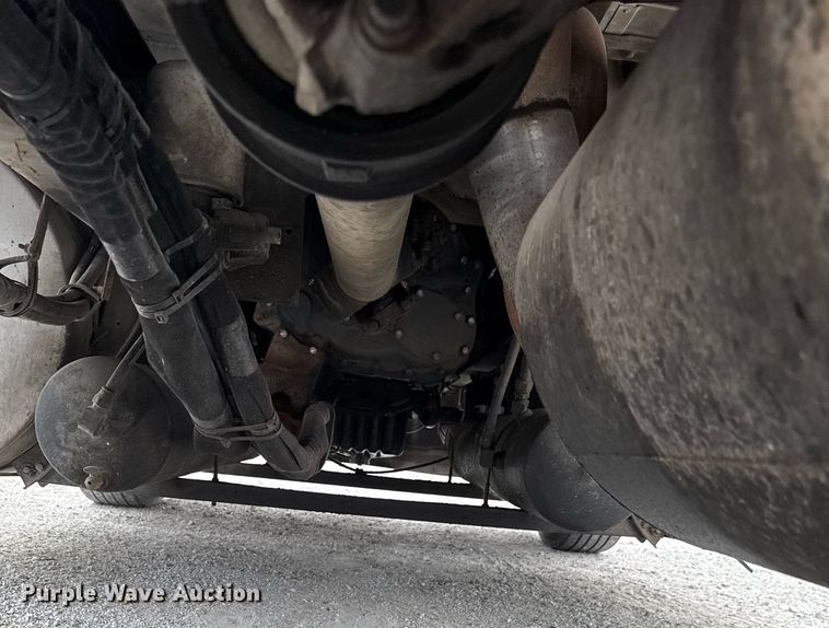 image for item EM2169 1999 International 9300 semi truck