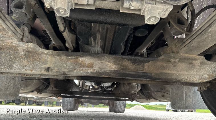 image for item EM2169 1999 International 9300 semi truck