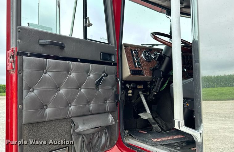 image for item EM2169 1999 International 9300 semi truck