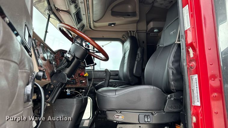 image for item EM2169 1999 International 9300 semi truck