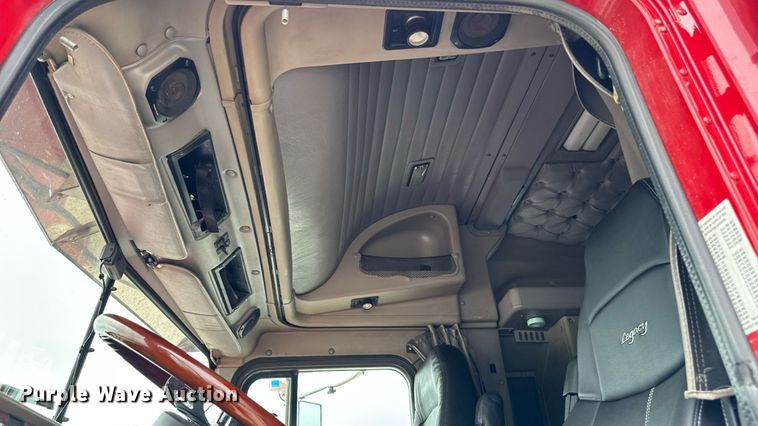 image for item EM2169 1999 International 9300 semi truck