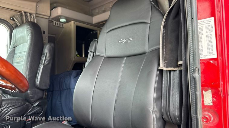 image for item EM2169 1999 International 9300 semi truck